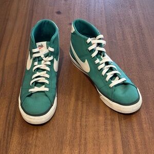 NWOT Nike Court Legacy Canvas Mid
